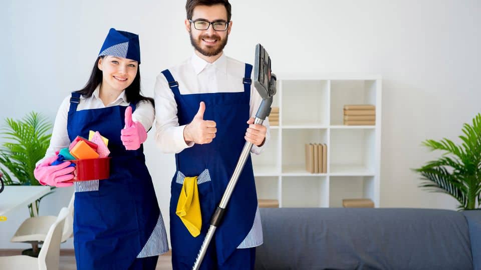 שיטות עבודה מומלצות לשמר את לקוחות הניקיון המסחריים הישנים שלך