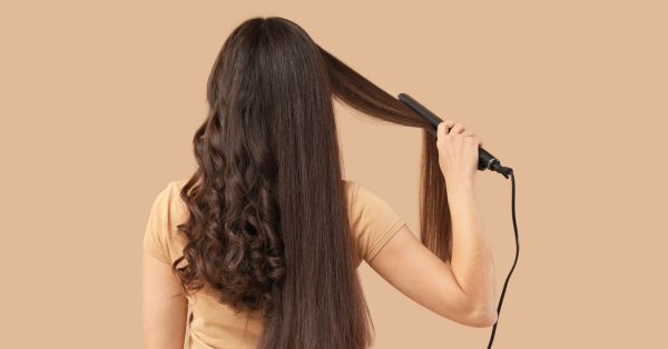 החלקות שיער – סוגים, הבדלים ומה באמת חשוב לדעת