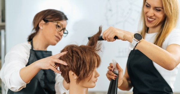 כישורים מקצועיים מתקדמים בשיער