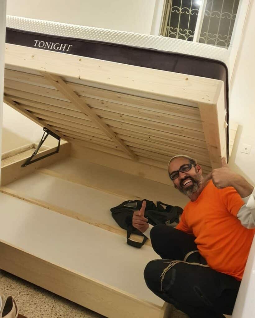 פתרונות אחסון חכמים למיטה יהודית
